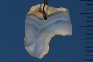 Anhänger frontgebohrt Chalcedon Unikat
